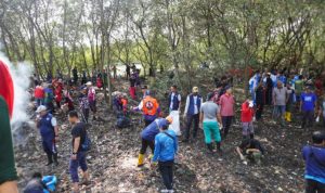 Menjaga Kebersihan Lingkungan Hidup, DLH Provinsi Lampung Gelar Aksi Bersaih Pantai