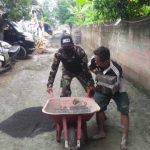 Babinsa Koramil 2301/Cilegon, Karbak Pemasangan Konblok
