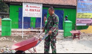 Babinsa Koramil 2304/Anyer, Karbak Pembuatan Pagar Masjid