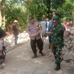 Babinsa Koramil 2306/Mancak, Karbak Pemasangan Kramik Masjid