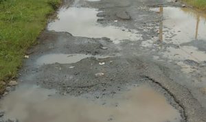 Camat Pattalassang Merasa bersyukur, jalan Berlubang di Kelurahan Pallantikang akan menjadi Prioritas Pemda Takalar