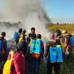 Kawasan TNWK Terbakar, Personil Gabungan Padamkan Api Hingga Malam Hari
