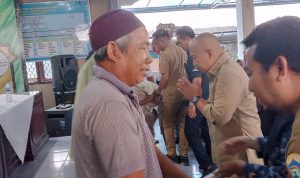 Maulan Aklil Salurkan Bansos Beras di Garunggung