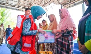 Ketua TP PKK Pesawaran Kunjungi Masyarakat di Desa Pulau Legundi