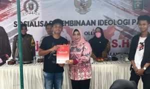 Hj. Aprilliati Anggota DPRD Lampung Fraksi PDP Gelar Sosialisasi Ideologi Pancasila