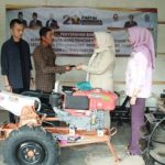 Elly Wahyuni Wakil Ketua DPRD Provinsi Lampung Serahkan Bantuan Alsintan pada  Gapoktan di Kabupaten Pesawaran 