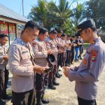 Tingkatkan Kedisiplinan, Kapolsek Payung Periksa Sikap Tampang dan Kelengkapan Personil