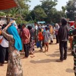 Babinsa Koramil 2305/Cinangka, Bintahwil Pendampingan Penyaluran BLT