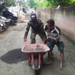 Babinsa Koramil 2301/Cilegon, Karbak Giat Pemasangan Konblok Jalan