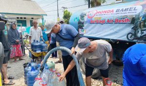 Dampak Kemarau Panjang di Sejumlah Daerah, Honda Babel Salurkan 240.000 Liter Air Bersih