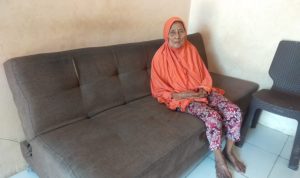 Dilarang Jualan, Seorang Nenek Kecewa Kepada Oknum Kepsek SMPN 2 Galesong, Tanah Miliknya Bakal di Ambil Kembali