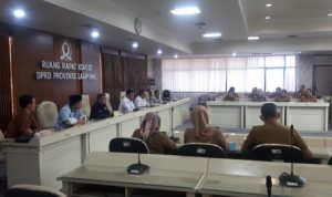 Hearing Bahas Seputar PPDB Tingkat SMA Ketua Komisi V DPRD Lampung Yanuar Irawan Mengumpulkan Seluruh Kepsek