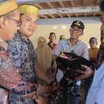 Pj. Bupati Takalar Serahkan Bantuan Sarana dan Prasarana Budidaya Rumput Laut kepada Masyarakat Marbo 