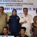 Bersama Legislator Senayan, Bupati Wajo Serahkan Bantuan Paket Konvensi BBM ke BBG untuk Nelayan dan Petani
