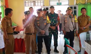 Kapolda Lampung Tinjau TPS Pilkades di Lampung Timur