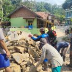 Babinsa Koramil 2302/Bojonegara, Karbak Pemecahan Batu Pondasi