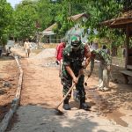 Babinsa Koramil 2306/Mancak, Karbak Pemasangan Konblok