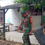 Babinsa Koramil 2301/Cilegon, Karbak Pemasangan Konblok Jalan