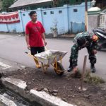 Babinsa Koramil 2307/Ciwandan, Karbak Pembersihan Saluran Air