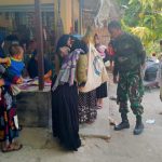 Babinsa Koramil 2305/Cinangka, Bintahwil Pendampingan Penimbangan Balita
