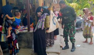 Babinsa Koramil 2305/Cinangka, Bintahwil Pendampingan Penimbangan Balita