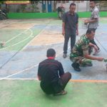 Babinsa Koramil 2301/Cilegon, Karbak Giat Pengecatan Lapangan Volly