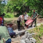 Babinsa Koramil 2304/Anyer, Karbak Pemasangan Konblok