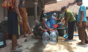 Babinsa Koramil 2304/Anyer, Bintahwil Bantuan Air Bersih