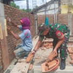 Babinsa Koramil 2302/Bojonegara, Karbak Pembuatan Rumah Warga