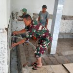 Babinsa Koramil 2303/Pulomerak, Karbak Pembersihan Tempat Wudhu Masjid
