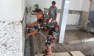 Babinsa Koramil 2303/Pulomerak, Karbak Pembersihan Tempat Wudhu Masjid
