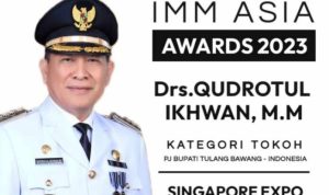 Drs Qudrotul Ikhwan Bupati Tulangbawang Raih Penghargaan Prestisius Acara IMM di Singapore