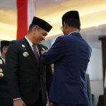 Pj. Bupati Takalar Sematkan Penghargaan Satyalencana Karya Satya Tahun 2023 kepada 152 PNS Lingkup Kab. Takalar
