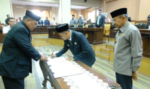 Bupati Jeneponto Hadiri Ranperda Tingkat ll untuk Pengesahan Dua Buah Rancangan
