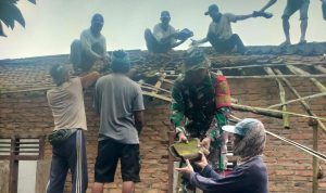 Aksi Terpuji Babinsa Jabung Bersama Warga Galang Dana Bantu Masyarakat Kurang Mampu