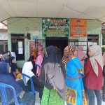 Penyerahan Bantuan Beras Penerima PKH Di Kelurahan Pappa Kecamatan Pattallassang