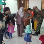 Babinsa Koramil 2303/Pulomerak, Puan Ter Pendampingan Pemberian PMT