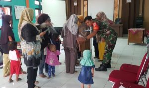 Babinsa Koramil 2303/Pulomerak, Puan Ter Pendampingan Pemberian PMT