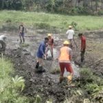 Babinsa Koramil 2301/Cilegon, Karbak Pembersihan Lumpur Tandon