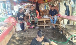 Babinsa Koramil 2302/Bojonegara, Komsos Membahas Harga Ayam