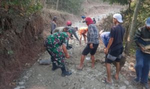 Babinsa Koramil 2306/Mancak, Karbak Pembuatan Aula