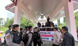 Tak Terima di Fitnah, Ratusan Warga Desa Kadatong Demo di Depan Kantor Bupati dan DPRD Takalar