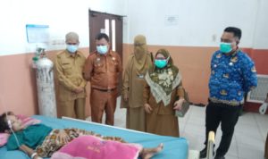 Masyarakat Mengapresiasi, Asri Buddin S.Sos Lurah Pallantikang Sigap Besuk Warga di RSUD