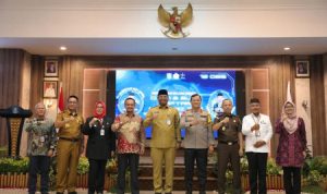 Pj Gubernur Kepulauan Babel Serahkan DIPA Kementerian Negara/Lembaga dan Daftar Alokasi Transfer ke Daerah 2024