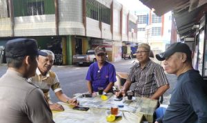 Sambil Silaturahmi, Bhabinkamtibmas Jajaran Polres Metro Sosialisasikan Pemilu Damai