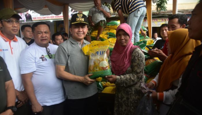 Pj Gubernur Sumsel, Pangdam II Sriwijaya dan Pj Walikota Lubuk Linggau Gelar Pasar Murah