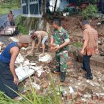 Babinsa Koramil 2307/Ciwandan, Karbak Pengurukan Jalan Setapak