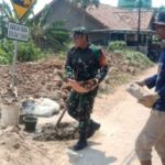 Babinsa Koramil 2303/Pulomerak, Karbak Pembuatan Pondasi Drainase