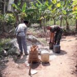 Babinsa Koramil 2304/Anyer, Karbak Pemasangan Konblok