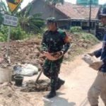 Babinsa Koramil 2303/Pulomerak, Karbak Pembuatan Pondasi Drainase